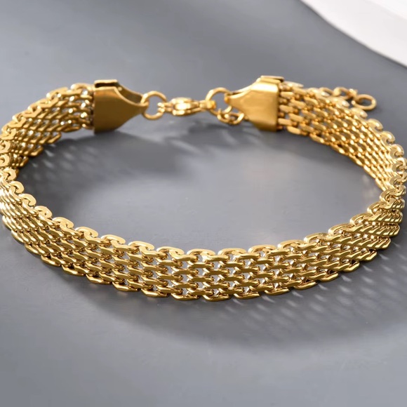 Elegant Gold Chain Bracelet - Picture 1 of 6